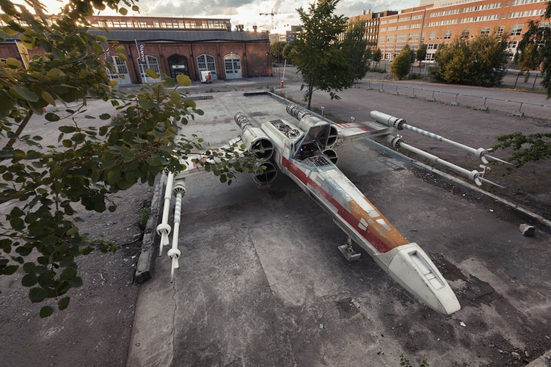 Star Wars Ships Make Way to Earth 