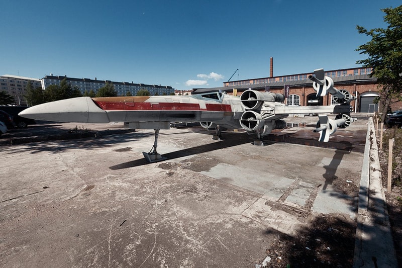 Star Wars Ships Make Way to Earth 
