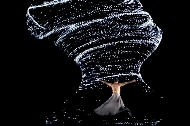 'The Movement of Air' Merges Interactive Digital Projections With Dance
