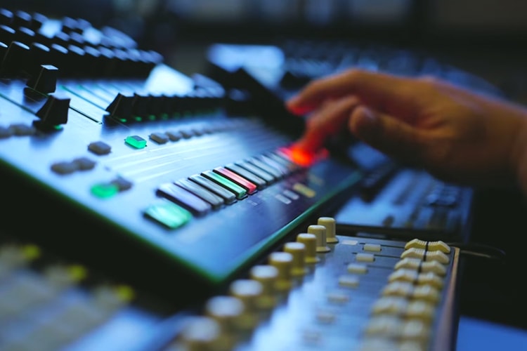 Meet Darker Than Wax: HYPEBEAST TV's Soundtrack Creators