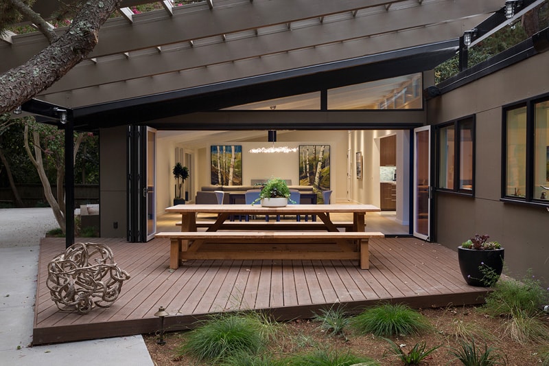 This Mid-Century Bay Area Home Embraces Open Spaces 