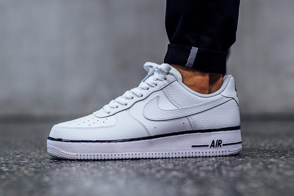 Nike air force 1 black stripe Clearance