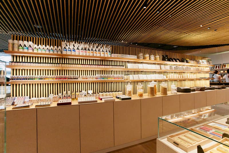 Pigment Tokyo Art Store