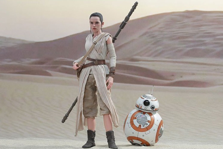 Hot Toys 'Star Wars' Rey & BB-8 Collectible Figures