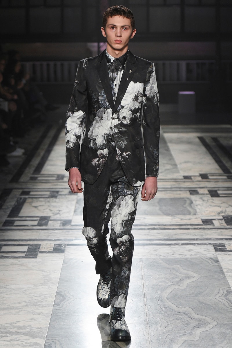 Alexander McQueen 2016 Spring/Summer Runway Collection