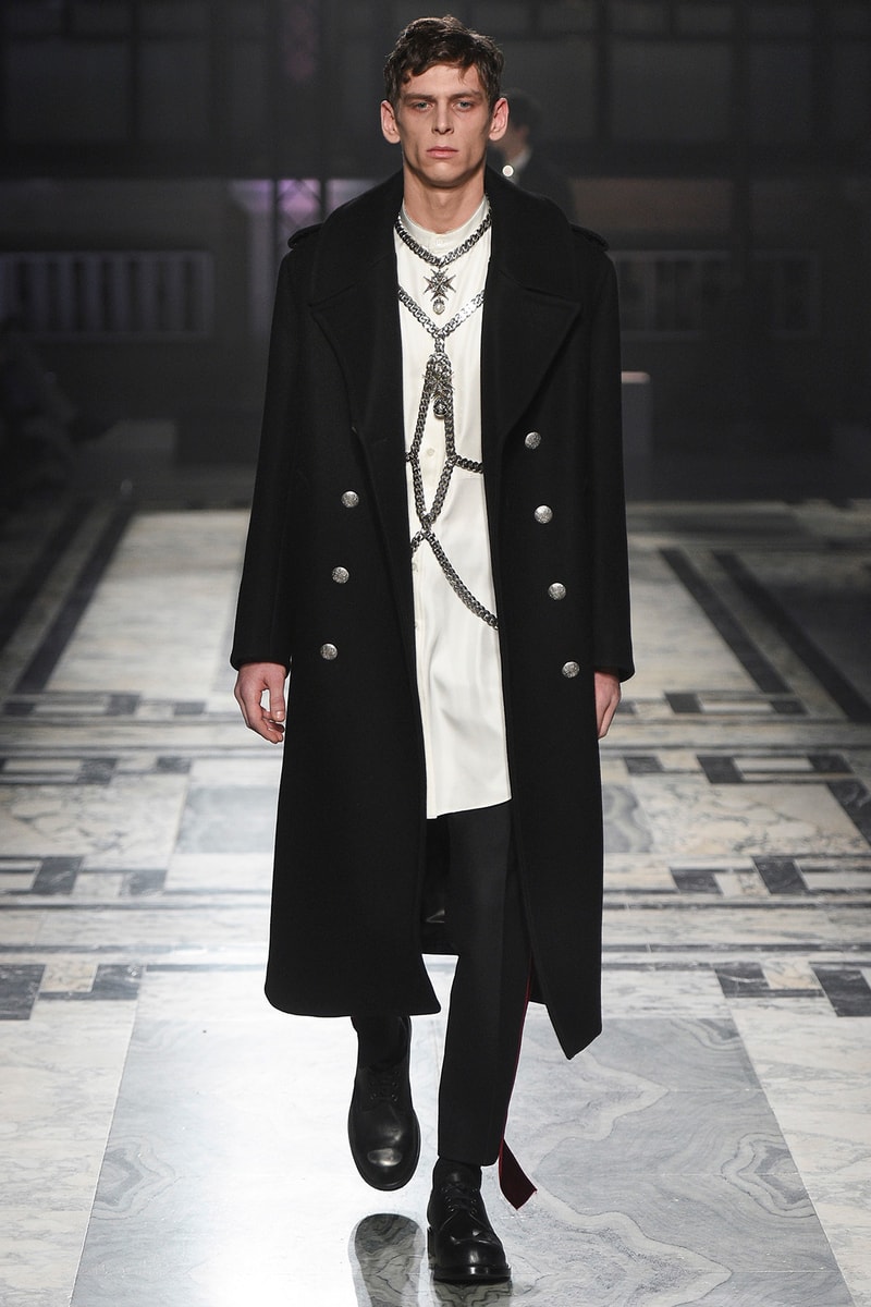 Alexander McQueen 2016 Spring/Summer Runway Collection