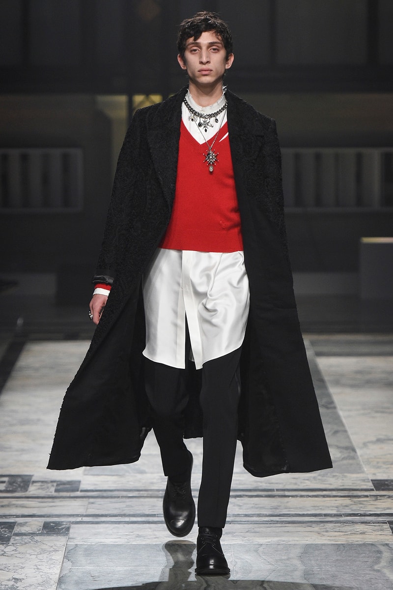 Alexander McQueen 2016 Spring/Summer Runway Collection
