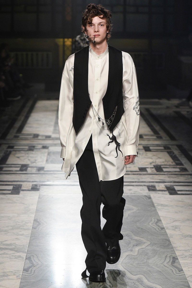 Alexander McQueen 2016 Spring/Summer Runway Collection