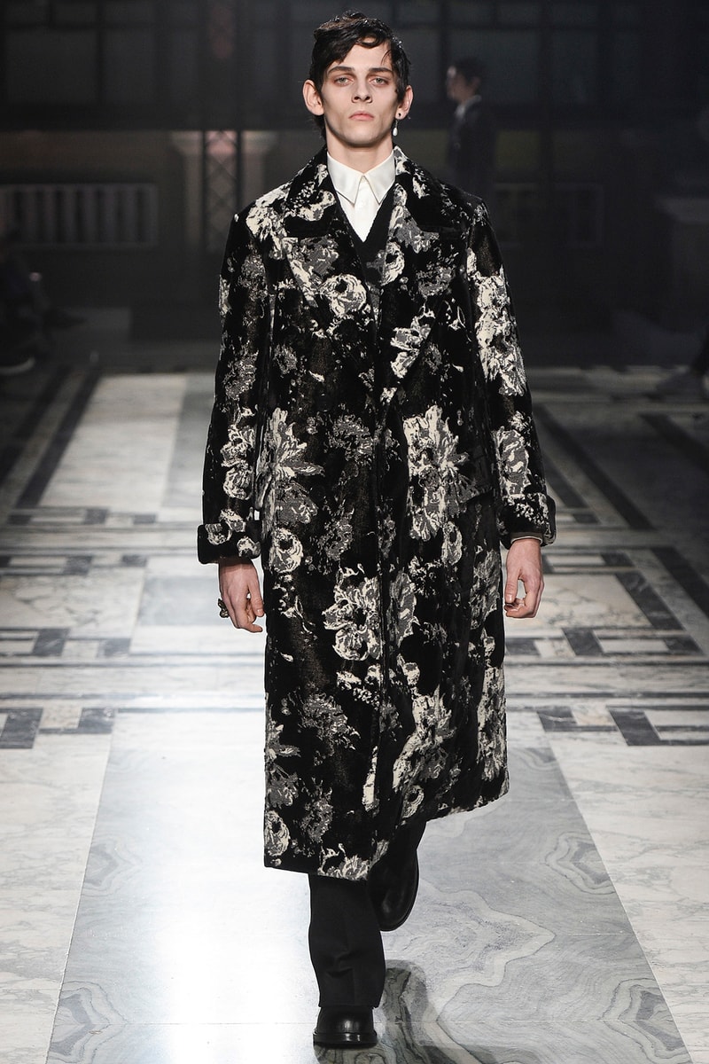 Alexander McQueen 2016 Spring/Summer Runway Collection