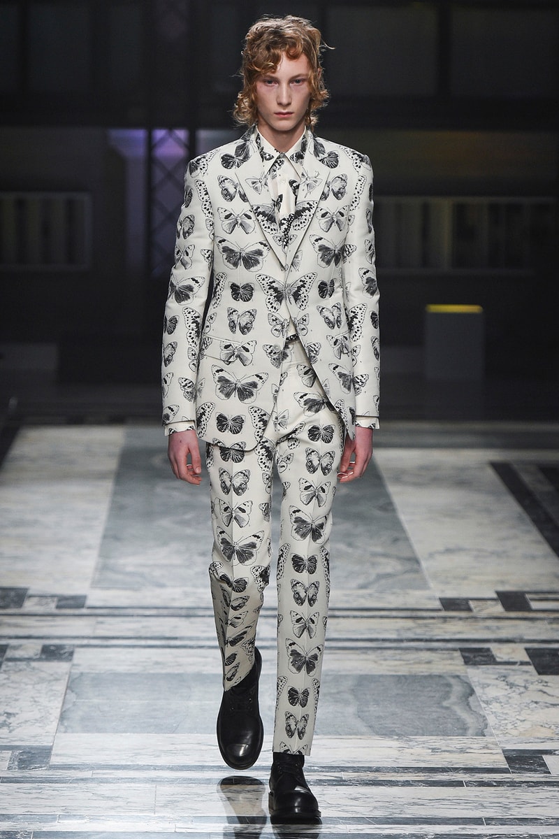 Alexander McQueen 2016 Spring/Summer Runway Collection