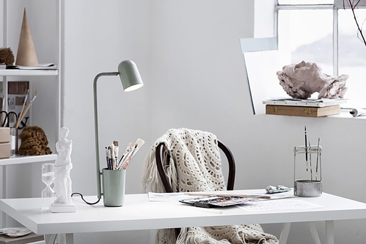 Student Designs the Perfect Desk Lamp, Dubbed the "Buddy"