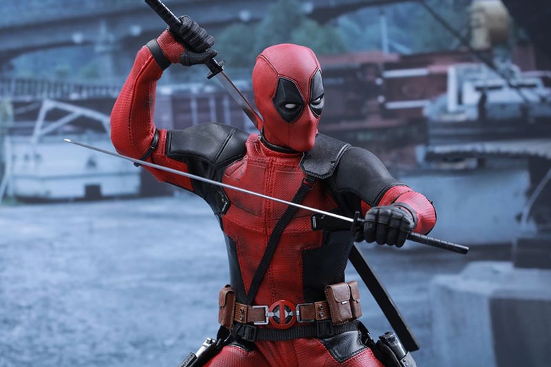 Deadpool Ryan Reynolds Hot Toys Figure