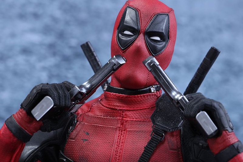 Deadpool Ryan Reynolds Hot Toys Figure