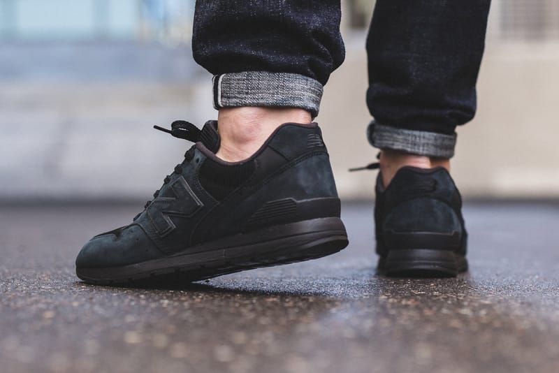 new balance 996 triple black