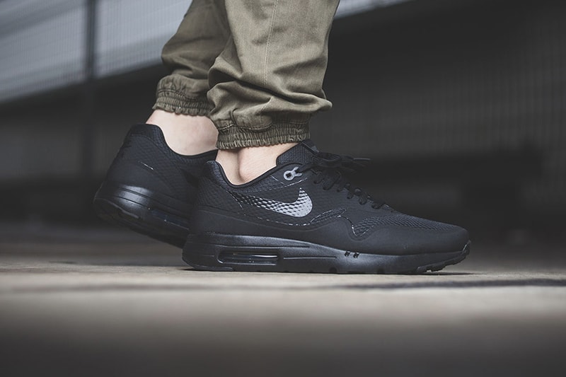 Nike Air Max 1 Ultra Essential Triple Black Sneaker