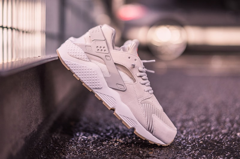Nike Womens Air Huarache in Light Bone