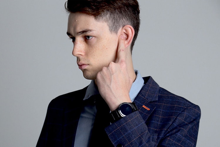 Samsung's Latest Tech Lets You Listen to Your Voicemail Simply by Touching Your Ear