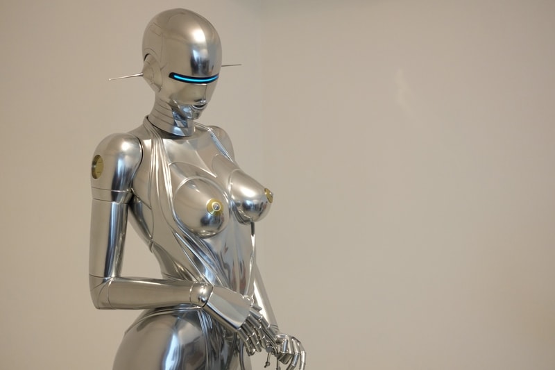 Sexy Robot by Hajime Sorayama Gets New Additions at NANZUKA