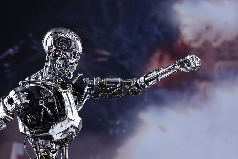 Hot Toys Terminator Genisys Endoskeleton Collectible Figure