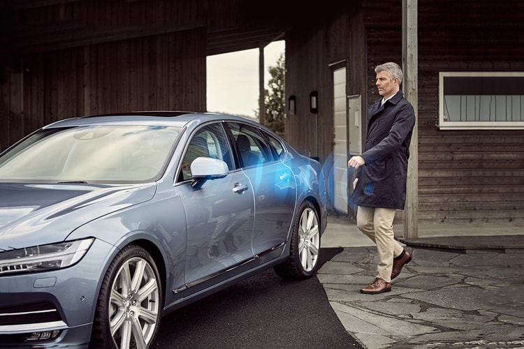 Volvo To Roll Out the First Keyless Cars That Can Be Unlocked With Your Smartphone