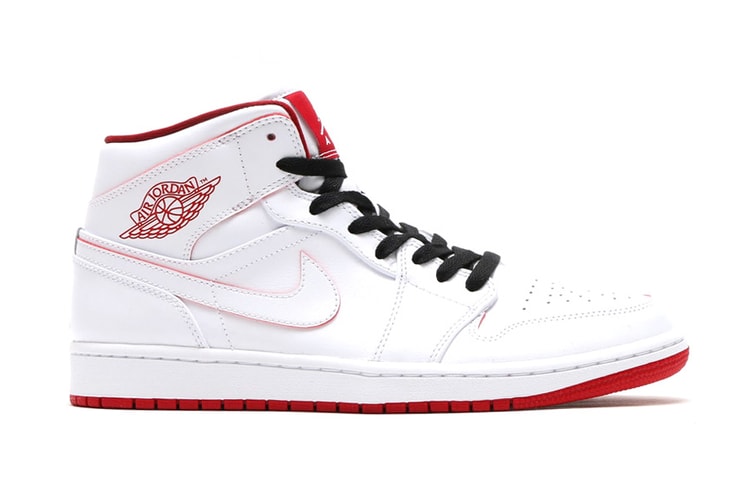 The Air Jordan 1 Arrives in Another "Bred"-Like Make-Up
