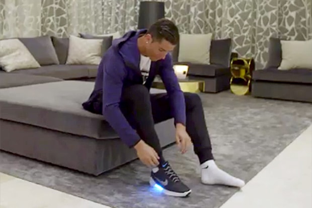 vorst Spreek uit met tijd Cristiano Ronaldo Tries the Nike HyperAdapt 1.0 | Hypebeast