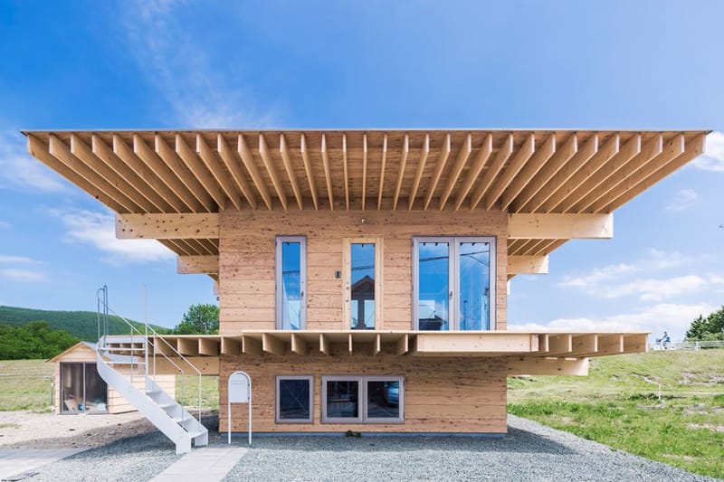 The 'Hat H' House's Oversized Roof Keeps Things Affordable and up to Code