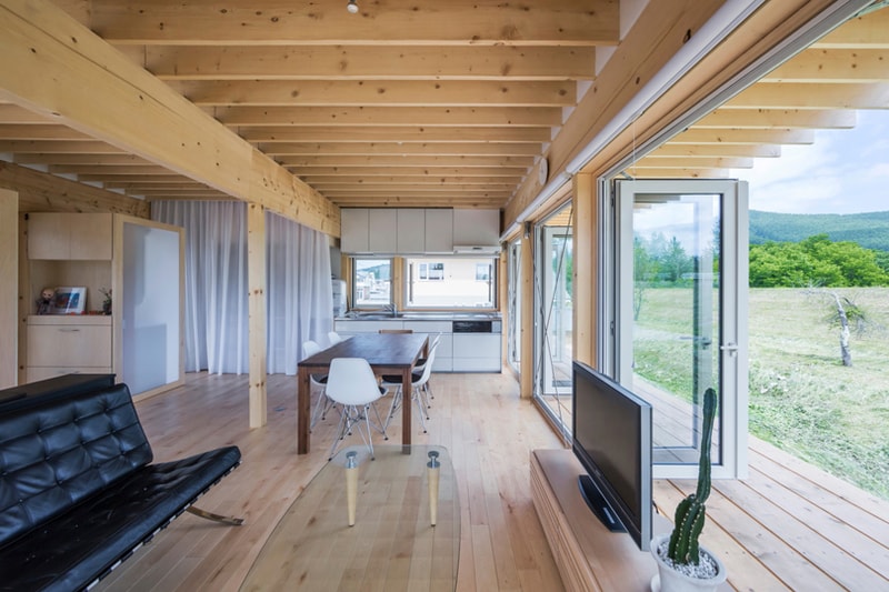 Hat H House Features Oversized Roof