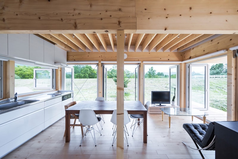 Hat H House Features Oversized Roof