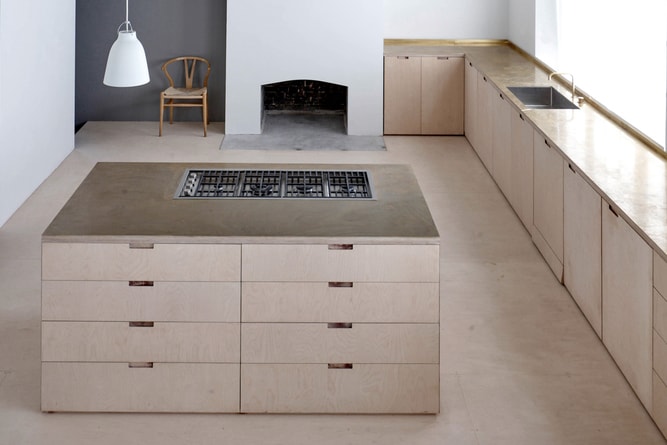 Merrydown Is an Airy, Minimalist Hand-Me-Down House