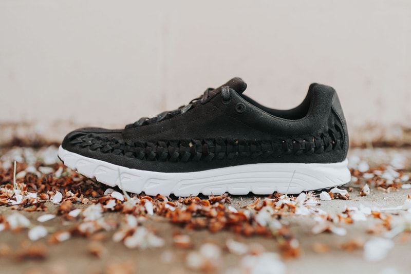 Nike Mayfly Woven in Black and White