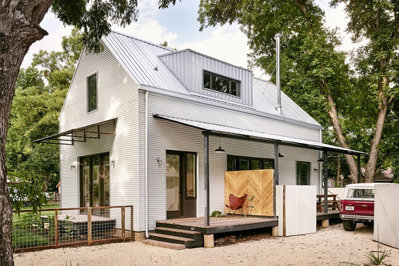 The 'Perfect Wall House' Maintains Uniformity by Keeping Building Materials on the Outside