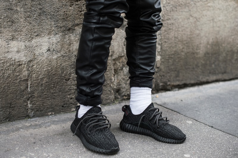 Supreme Street Styles at Paris Fashion Week 2016 Fall/Winter