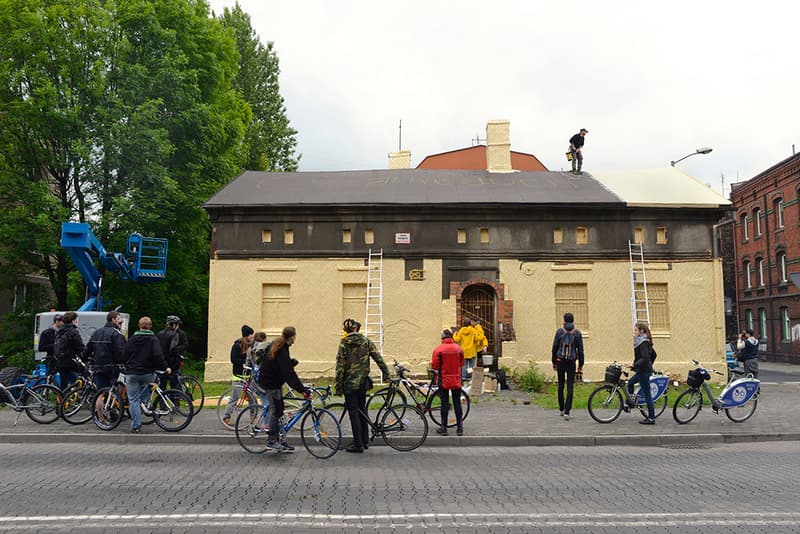 Ian Strange Zloty Exhibition Wraps Gold Wallpaper Around Historic Polish Building