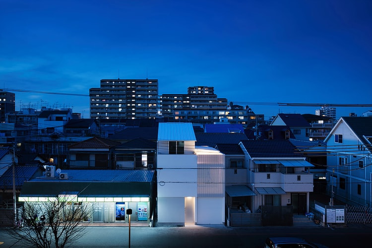 Yoshiaki Yamashita's "Light Grain" House Lets Fractals of Daylight Play Upon Its Surfaces