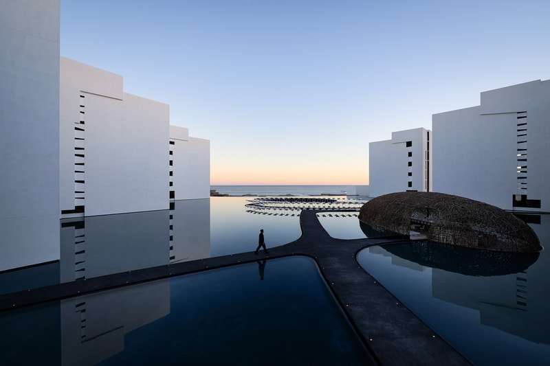 Mar Adentro Hotel by Miguel Ángel Aragonés