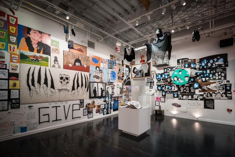 Silent Wonderment: Exploring the World of Giant Robot 