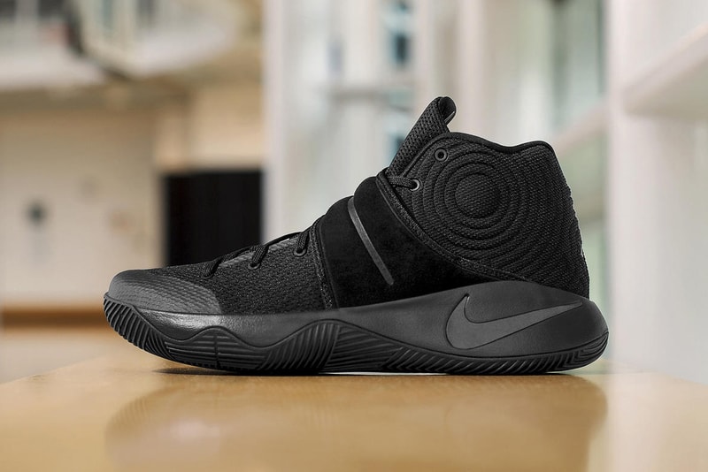Nike Kyrie 2 "Triple Black"