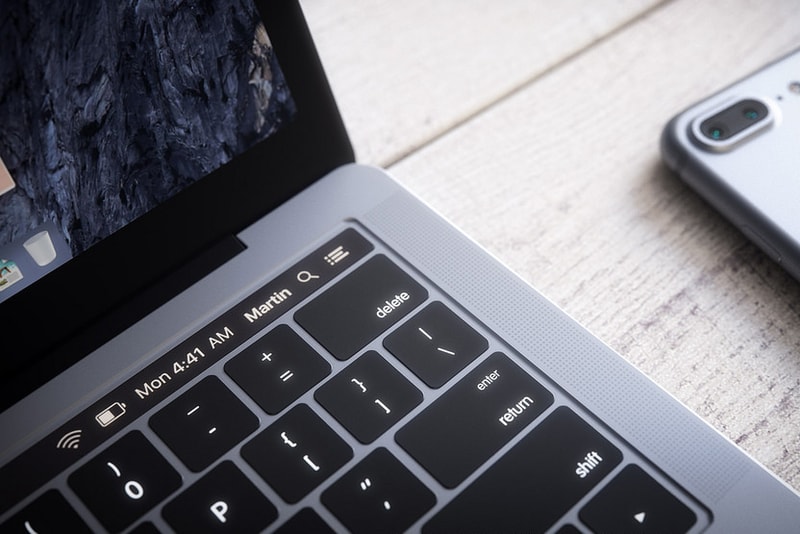 3D Renders of the 2016 Apple MacBook OLED Panel