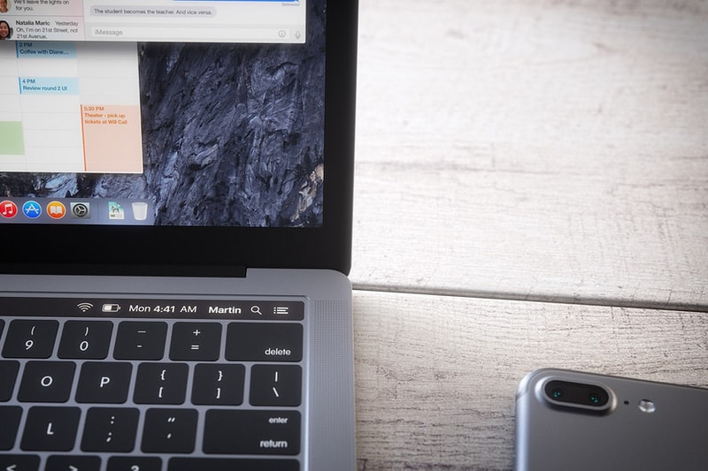 3D Renders of the 2016 Apple MacBook OLED Panel