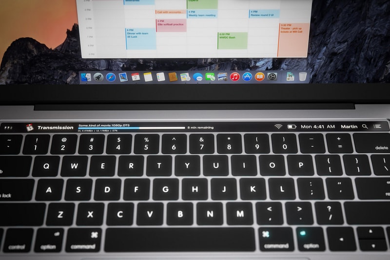 3D Renders of the 2016 Apple MacBook OLED Panel