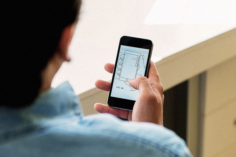 Apple Patents a Self-Adjusting User Interface for One-Handed Use