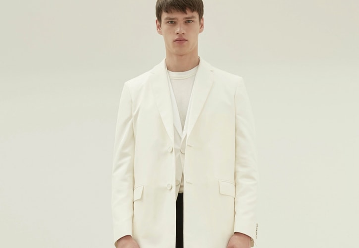 Calvin Klein Unveils a Smart and Sporty 2017 Spring/Summer Lookbook