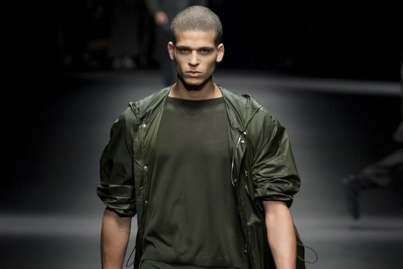 Versace's 2017 Spring/Summer Collection Beams With Ready-to-Wear Athleticism