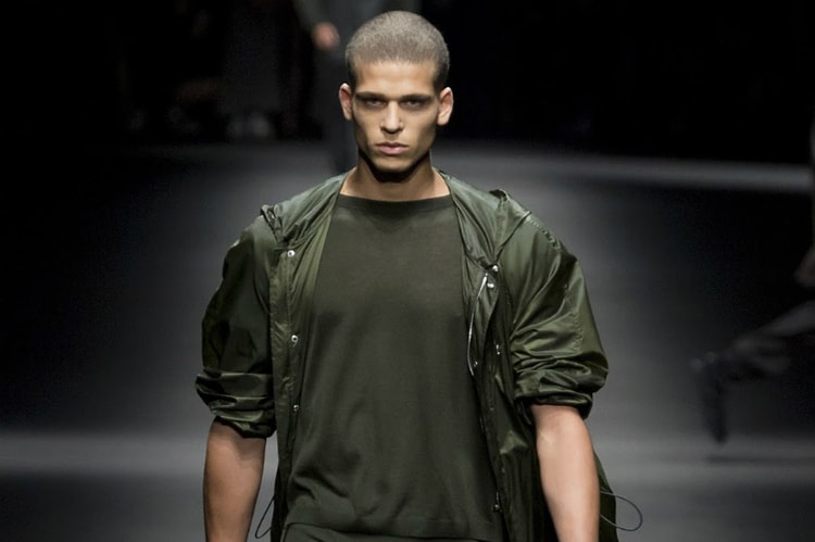 Versace's 2017 Spring/Summer Collection Beams With Ready-to-Wear Athleticism