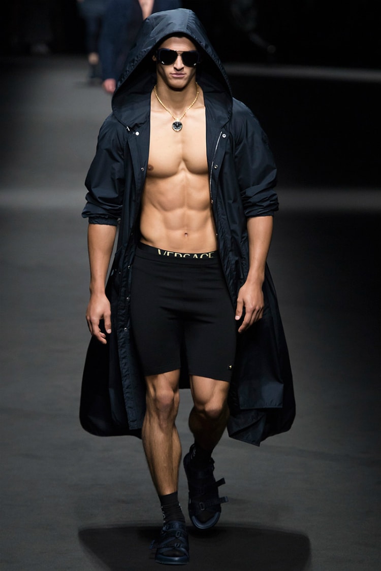 Versace Spring 2017 Menswear Collection