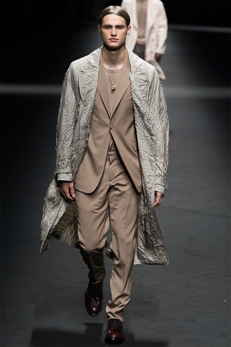 Versace Spring 2017 Menswear Collection