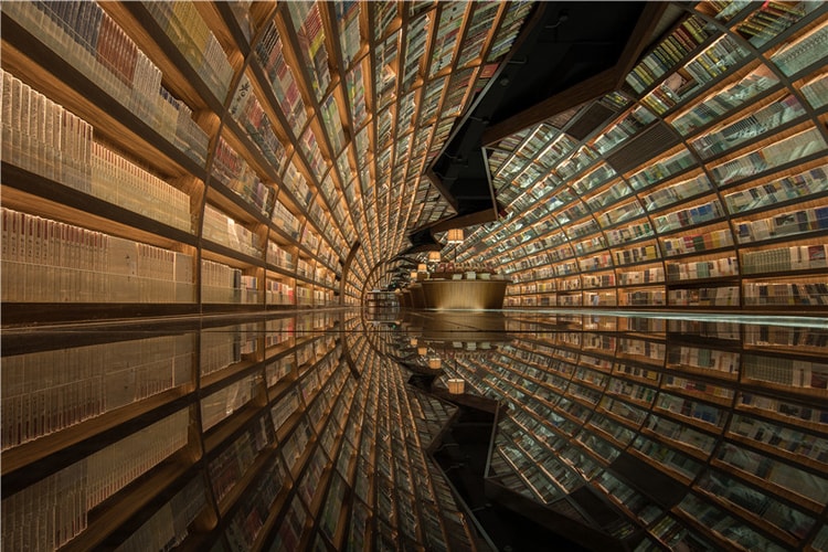 Visiting This Mirrored Glass Floor Library Is a Trippy Experience