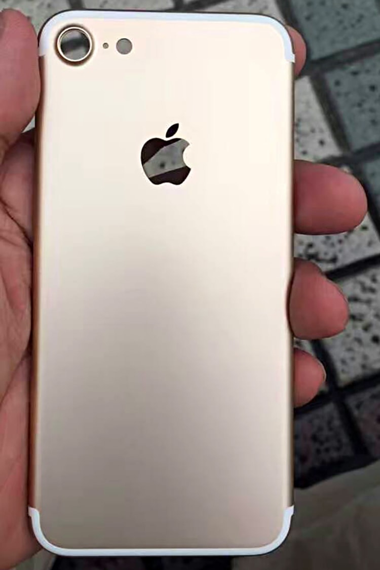 New Leaked Images of the iPhone 7 Surface
