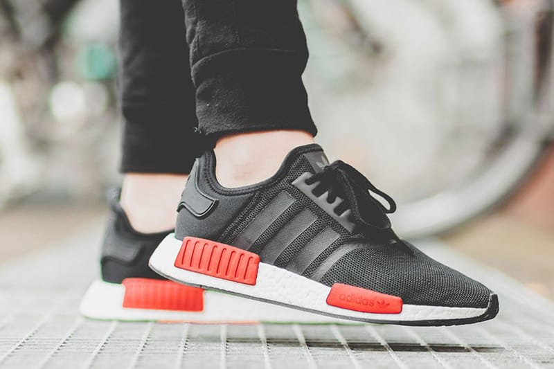 nmd r1 core black red